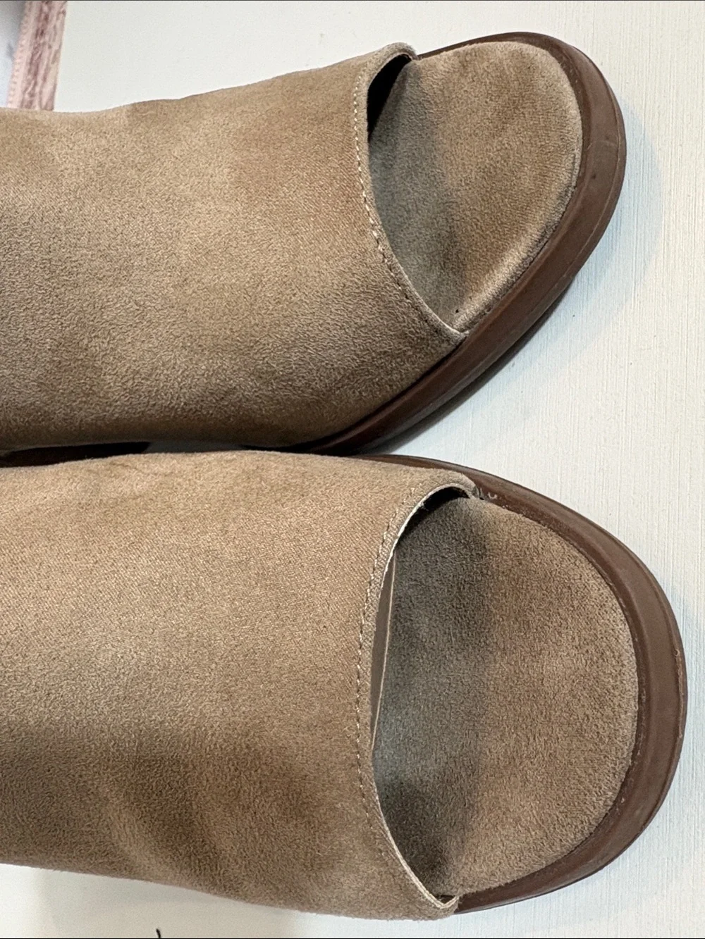 Parker & Sky Faux Suede Peep Toe Ankle Booties - Taupe / Tan Sz 9